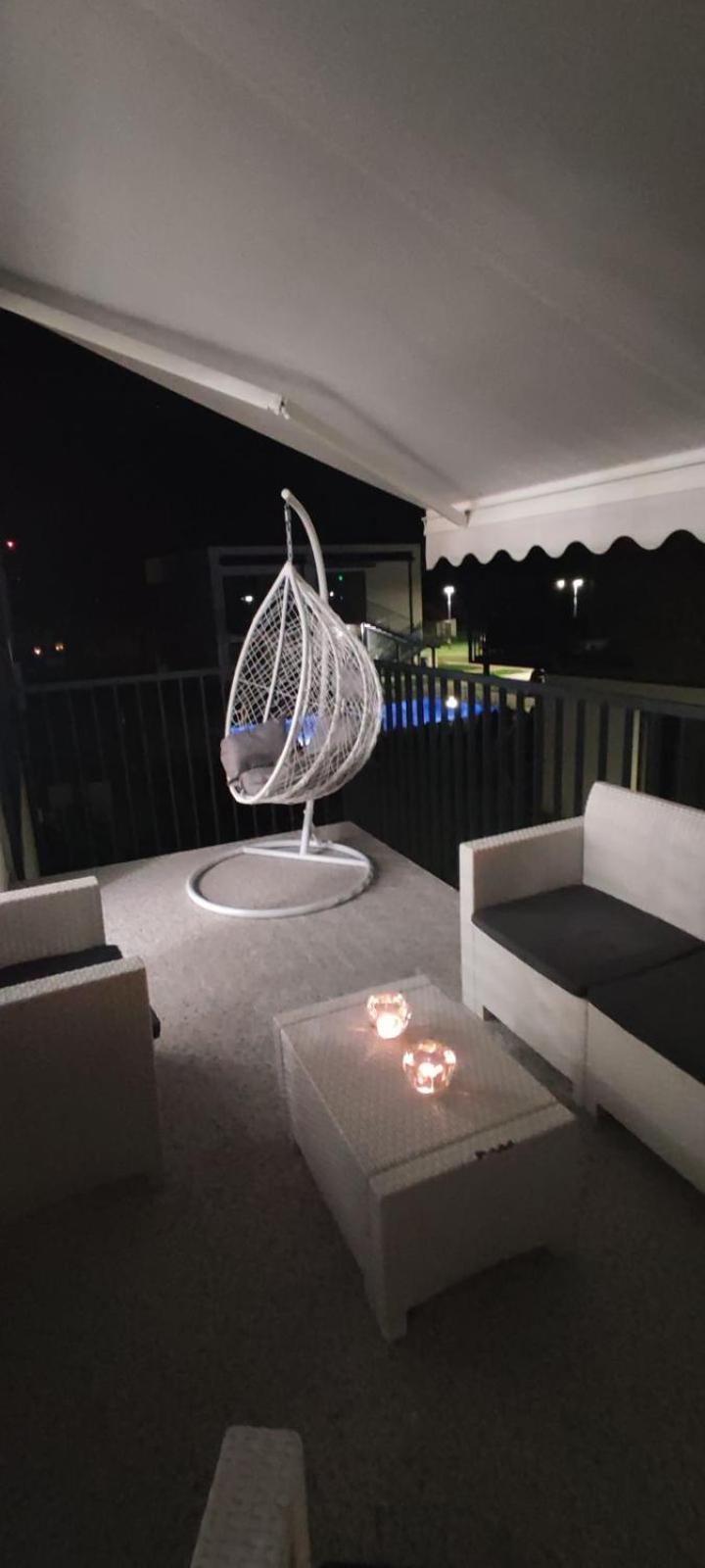 Glamour 10b- Premium Z Basenem Apartment